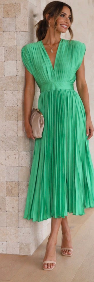 Annabelle | Timeless Pleated Midi Dress