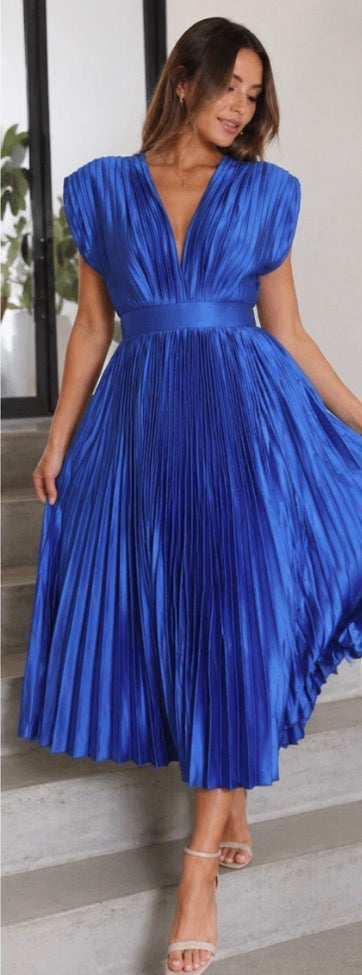 Annabelle | Timeless Pleated Midi Dress