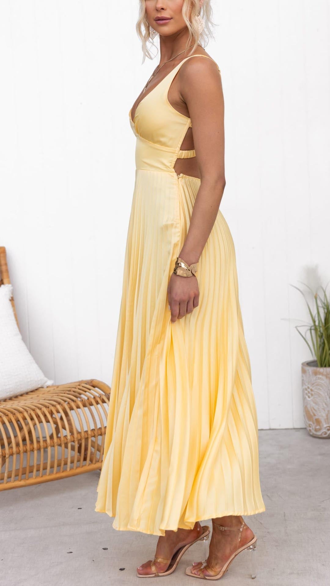 Aveline | Pleated V-Neck Maxi Dress
